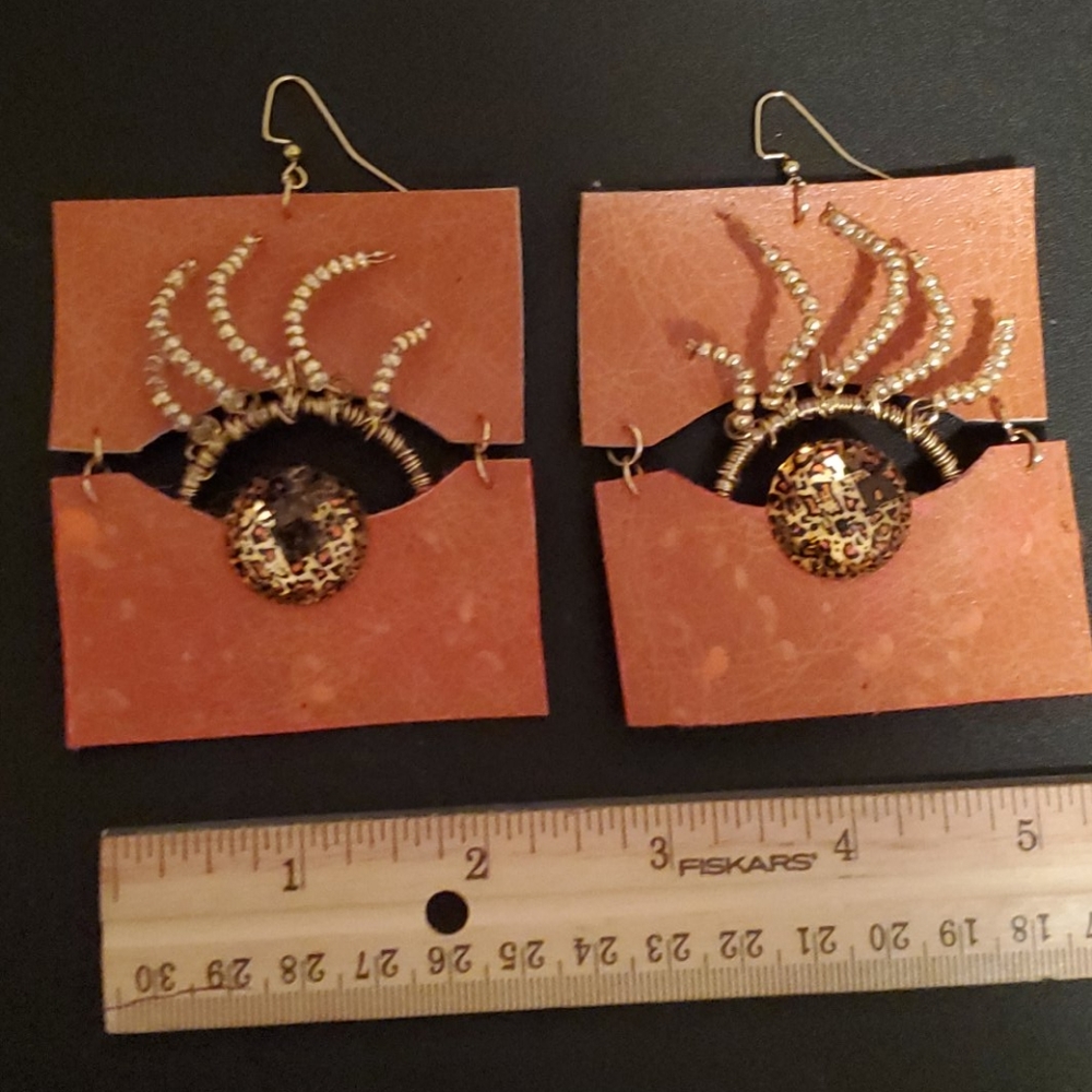 Jewelry - Picture 2 of 3